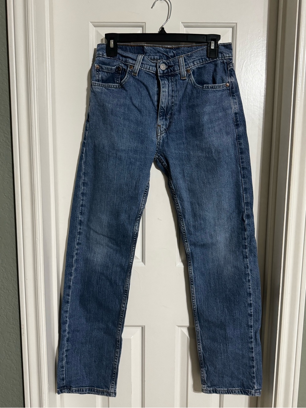 Levi's Straight Leg Jeans in Medium Blue Wash